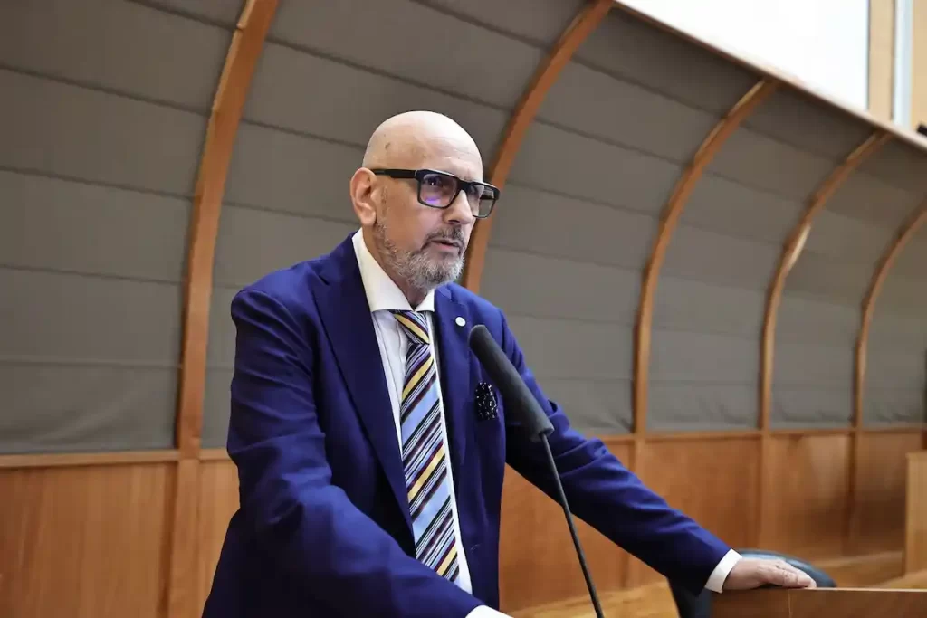 Prof Mastroroberto